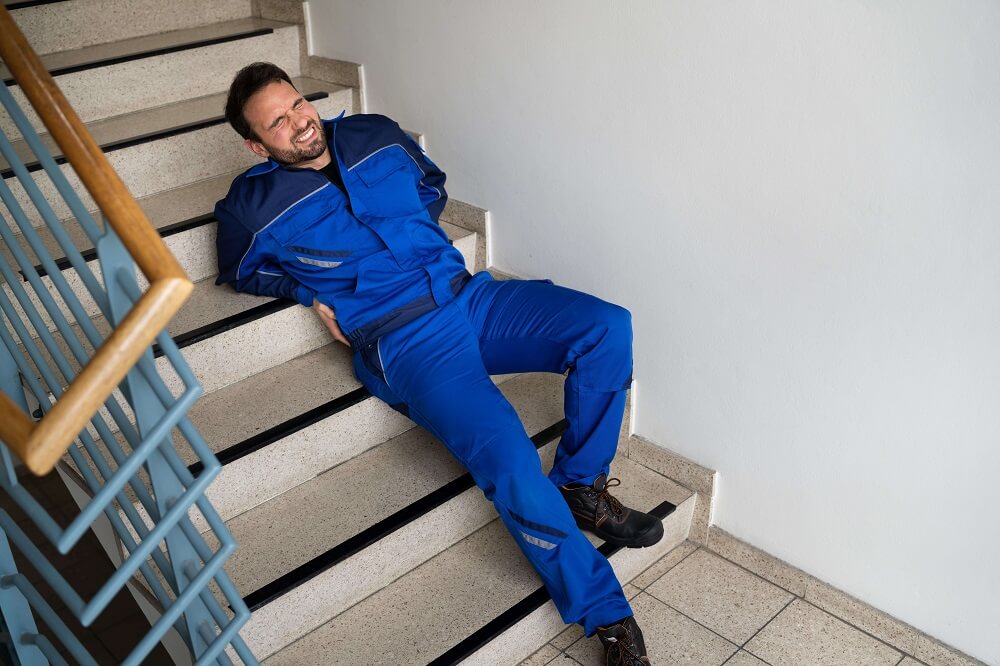 Worker slip on the dark staircase.